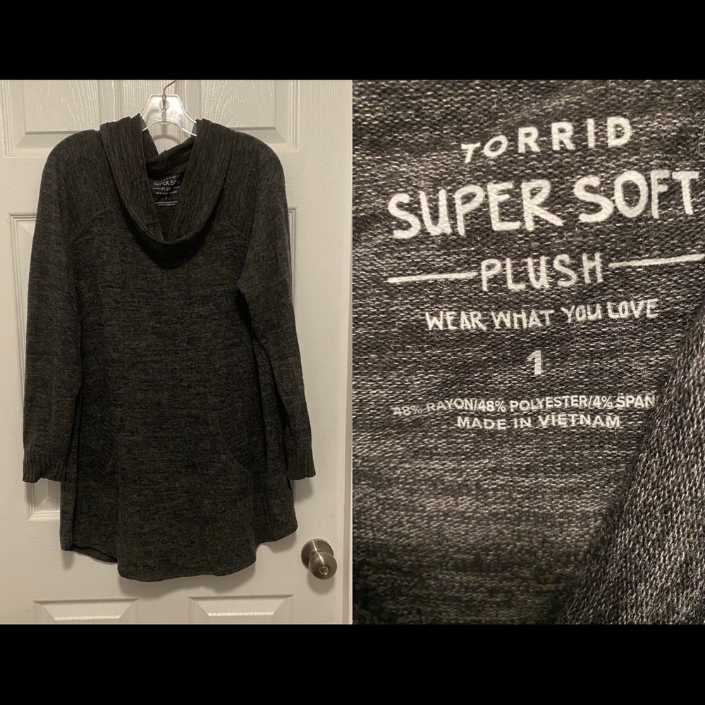 Torrid / Gray Sweater / Size 1
